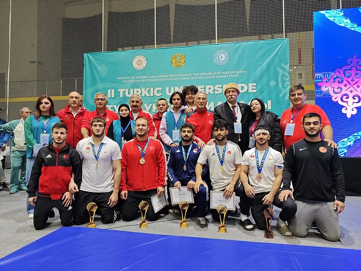 Türk güreşçiler Kazakistan'daki yarışmaya damga vurdu