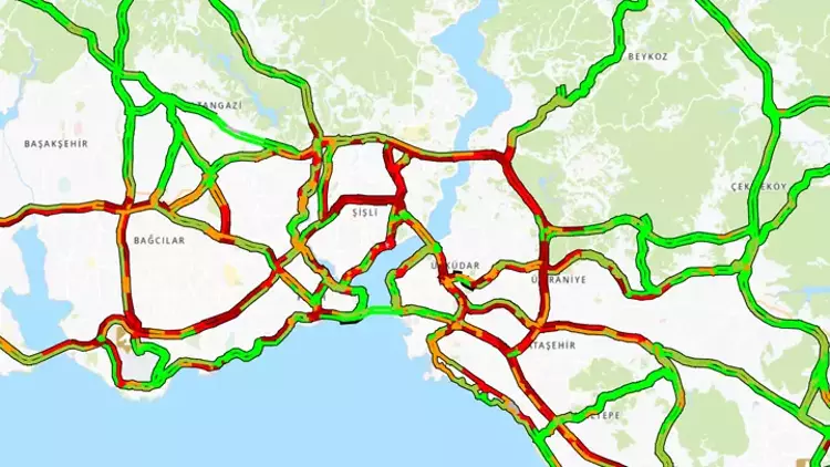 Sağanak trafiği felç etti: İstanbul’da yoğunluk yüzde 90'a ulaştı