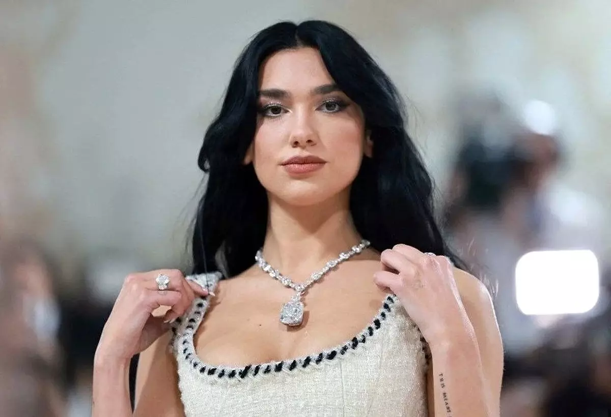 Dua Lipa telefon numarasını paylaştı!