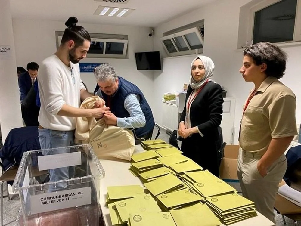 Sandık Görevlisi 1