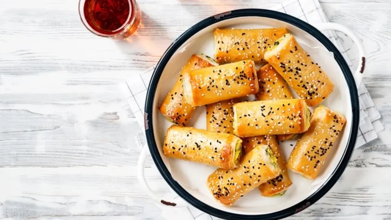 Sebzeli Çıtır Börek Gelinim Mutfakta Tarifi Yapılışı 4
