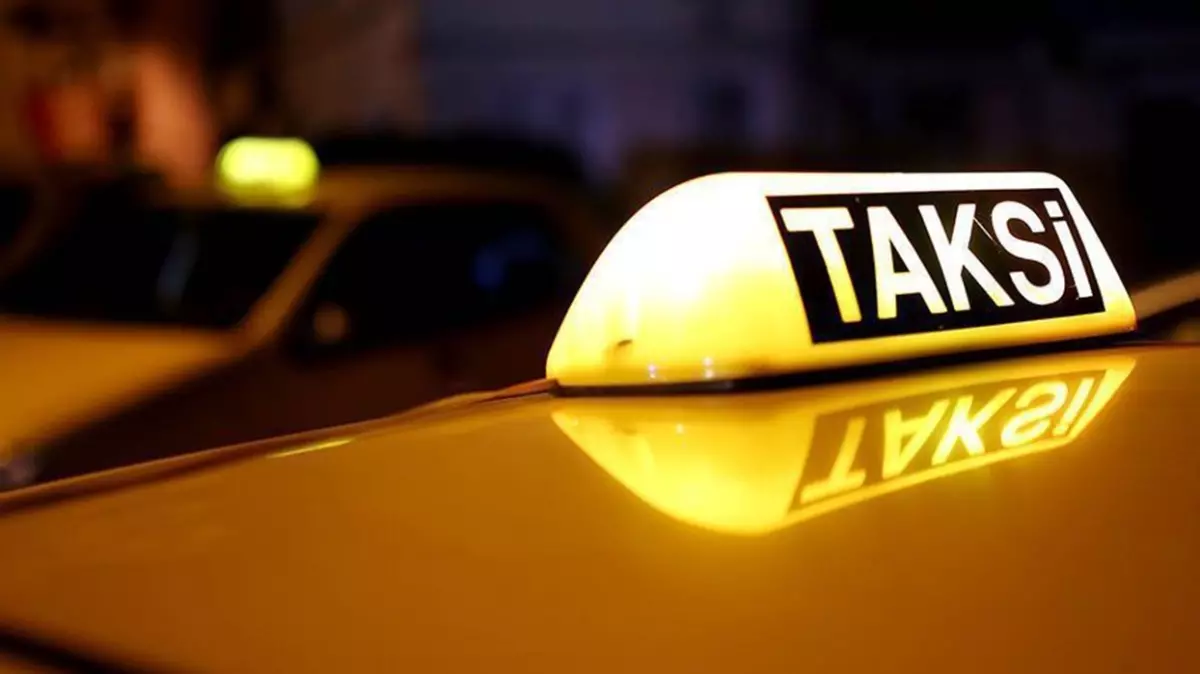 Taksici mesafeyi beğenmedi, çıkan tartışmada yolcuyu dövdü