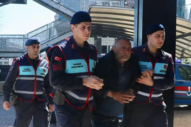 Arkadaşını 12 kurşunla tarayıp kaçmıştı! Jandarma saklandığı delikten çıkardı