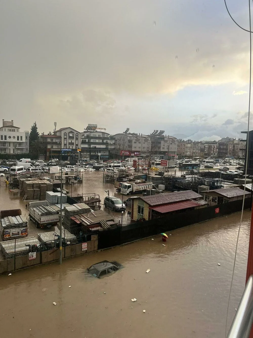 Antalyada Hortum Nedeniye Yarali Sayisi Artti Kentte Hasara Yol Acti 6 M A R T2024 1