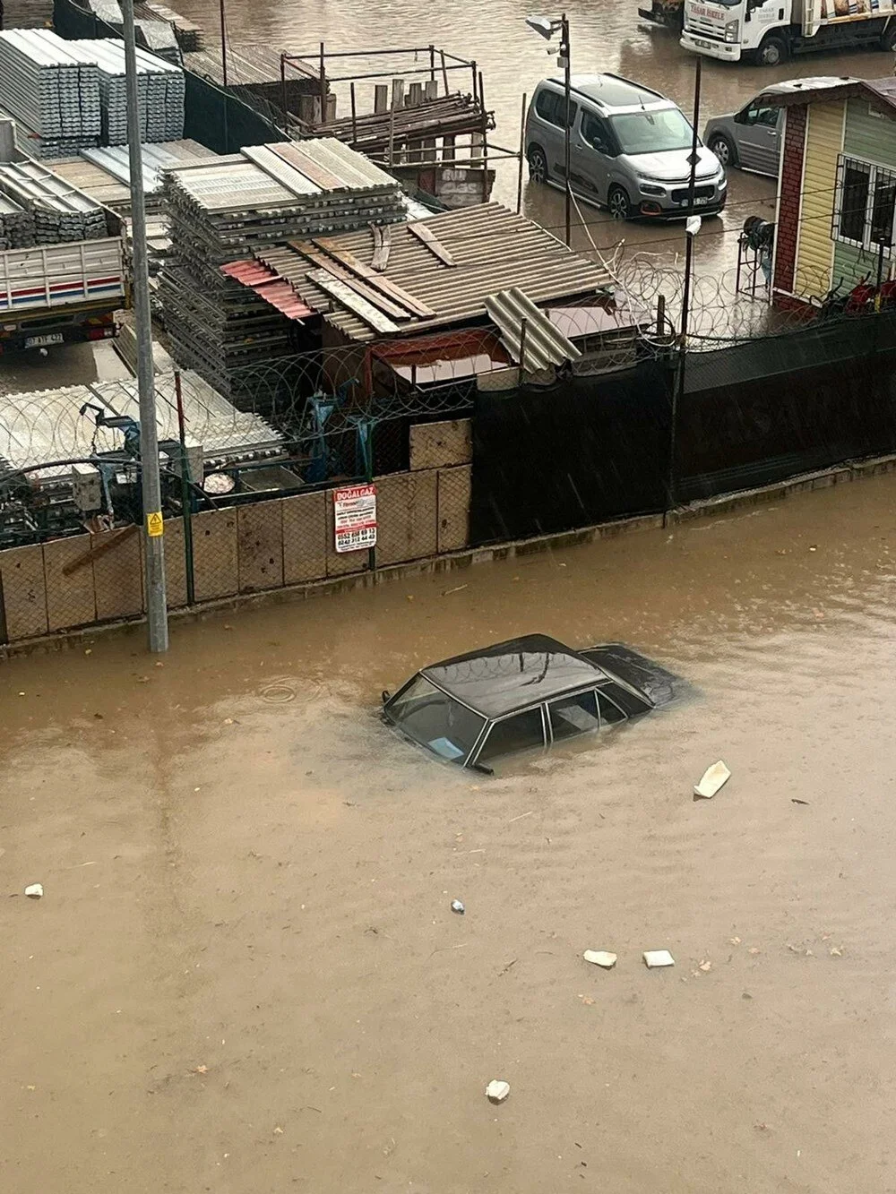 Antalyada Hortum Nedeniye Yarali Sayisi Artti Kentte Hasara Yol Acti 6 M A R T2024 2