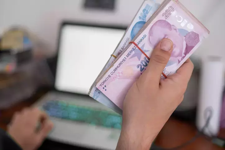 Emekli maaş farkı ödeme tarihleri takvimi | 2025 SSK ve Bağkur emekli zam farkları ne zaman yatacak?