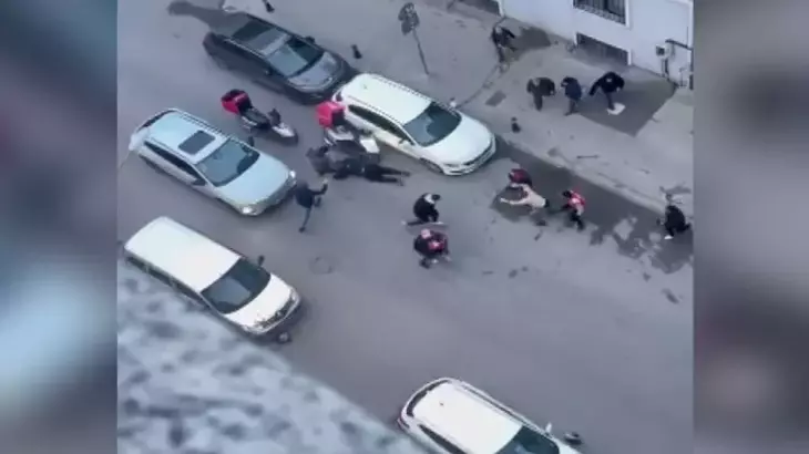 Esenyurt Teksas’a döndü! Çekiçler, sopalar havada uçuştu