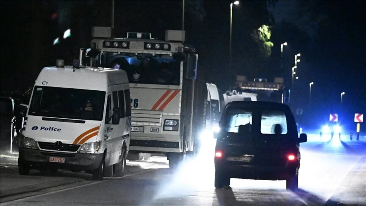 PKK yandaşları, Ülkü Ocakları binasını yaktı, camiye saldırdı