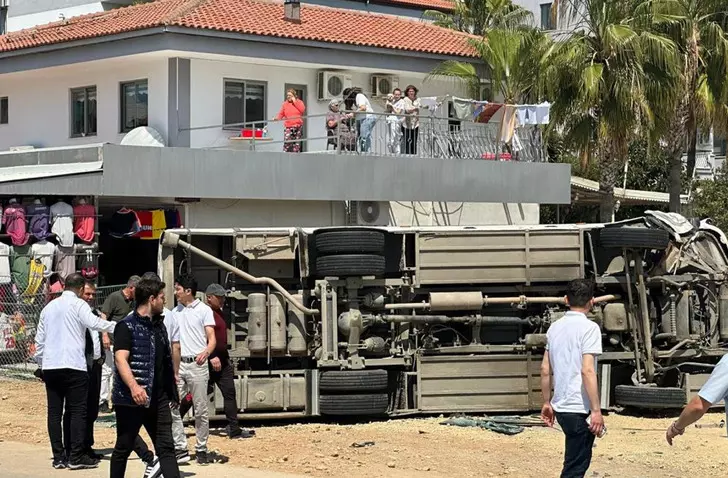 Bayramın ilk gününde Antalya'da feci kaza: 29 kişi yaralandı