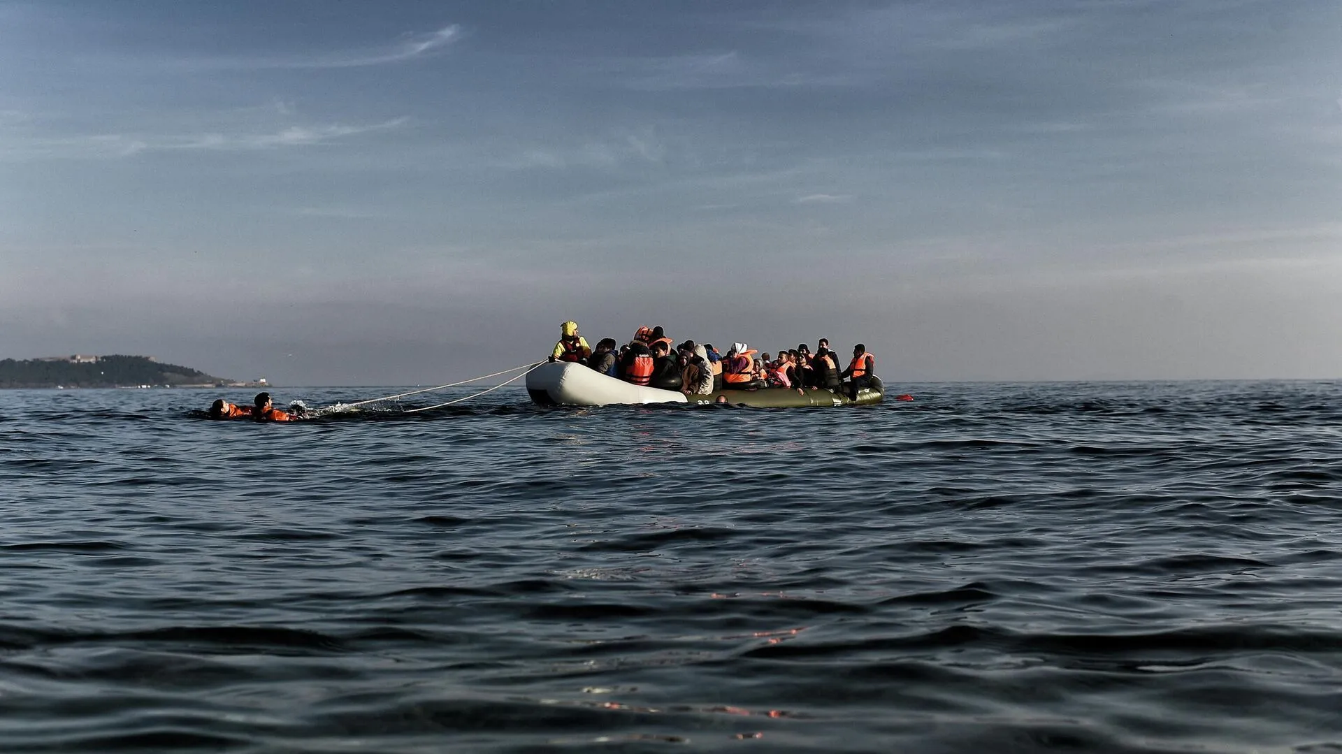 Göçmen teknesi alabora oldu: Onlarca ölü ve kayıp var