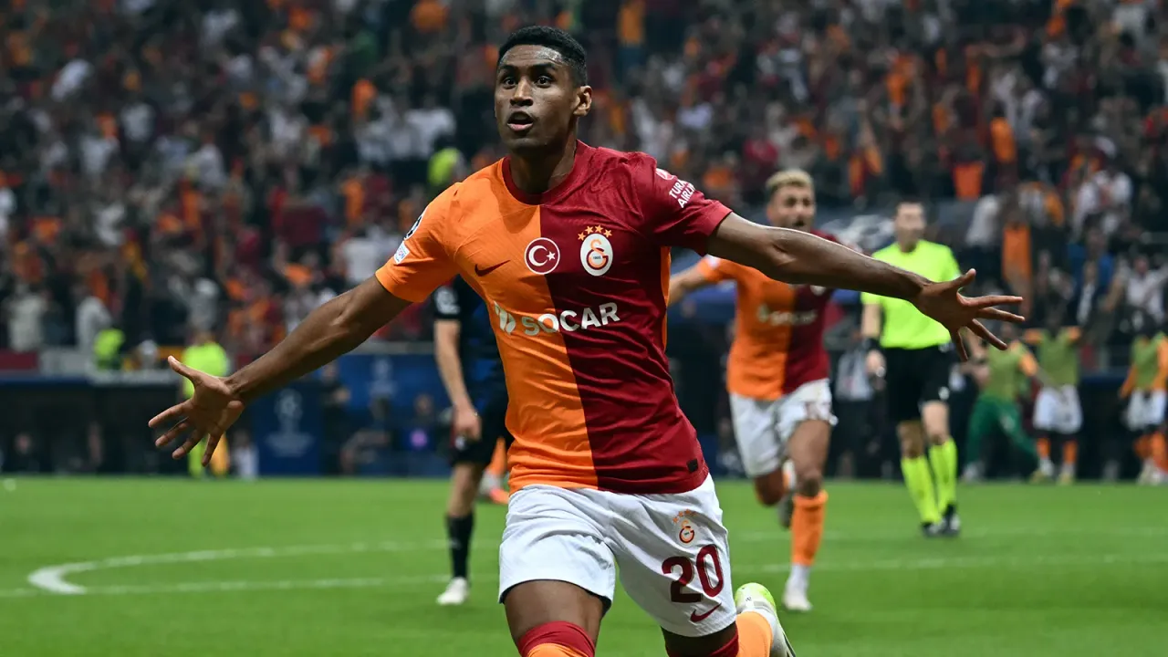 Galatasaray, Tete ile yolların ayırıldığını duyurdu!