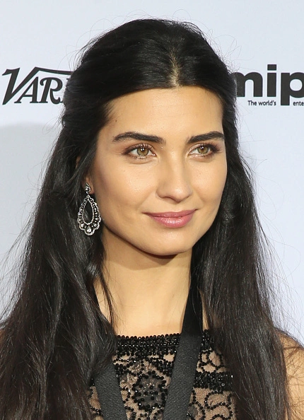 Tuba Büyüküstün kimdir, nereli? Oyuncu Tuba Büyüküstün kaç yaşında?