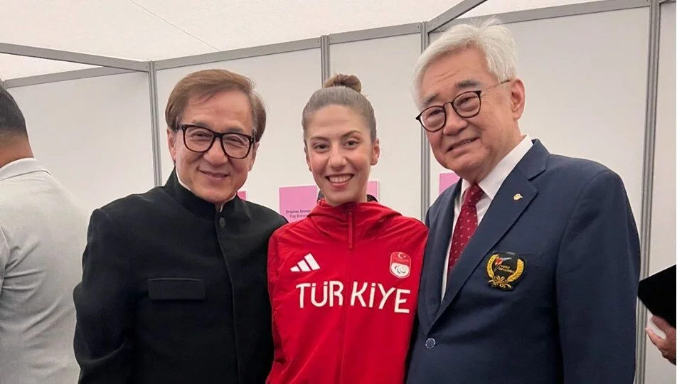 Altın Türkler, ödüllerini Jackie Chan'den aldı!