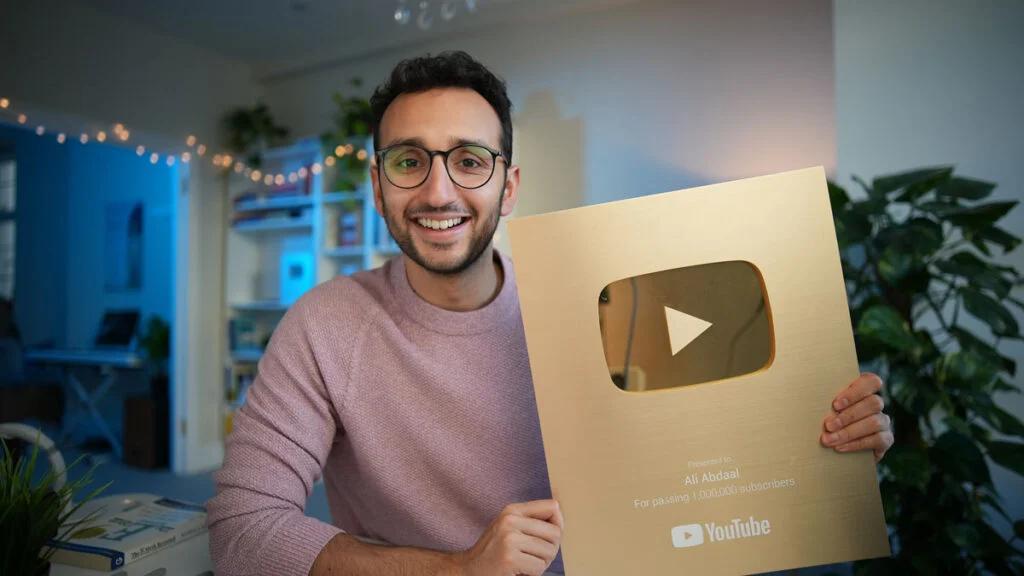 YouTube'dan milyonlar kazanmanın sırrı: Haftalık geliri 27 bin dolar!
