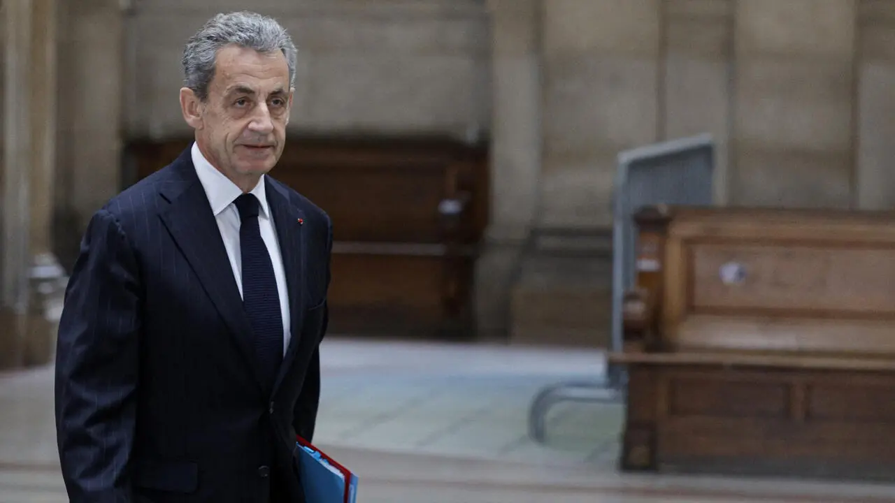 Fransa’da kritik dava: Eski Cumhurbaşkanı Sarkozy yasadışı finansmandan yargılanıyor!